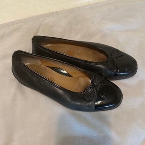 Black color, flats shoes